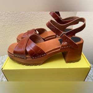 Swedish Hasbeens chunky cross sandals. Size 40